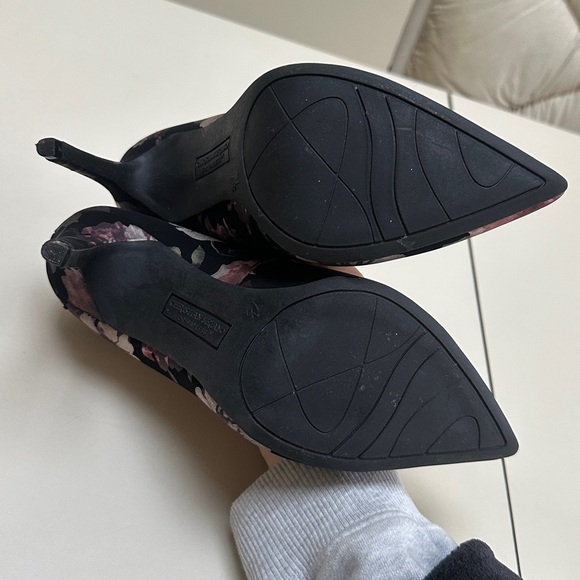 🌺 CHRISTIAN SIRIANO for Habit pointed pump heels featuring dark floral 7.5 - Picture 6 of 12